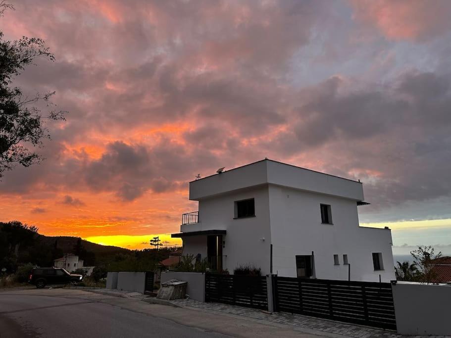 Villa Karmi'De Rueya Gibi Tatil Kyrenia  Exterior foto